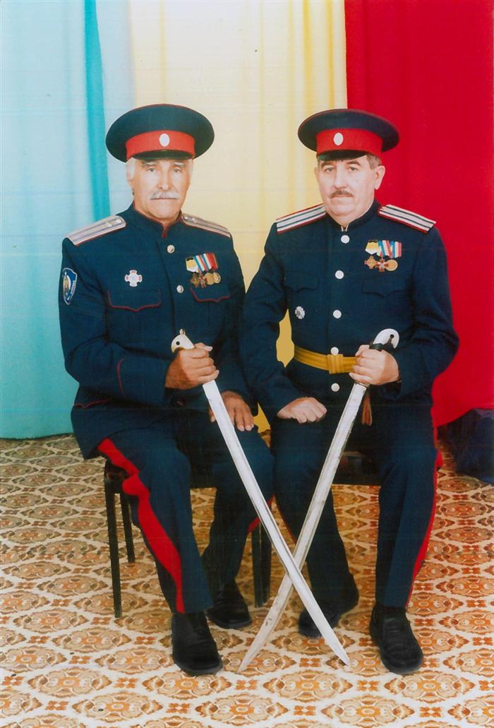Фото: Кунаков А.Н и Упорников А.М. — начальник военного отдела I Донского округа.