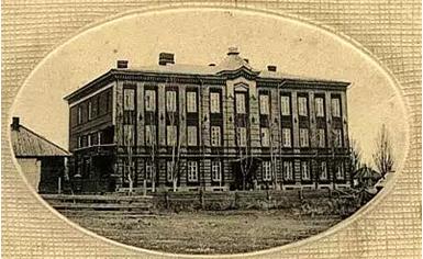 здание поликлиники построено в 1864.г