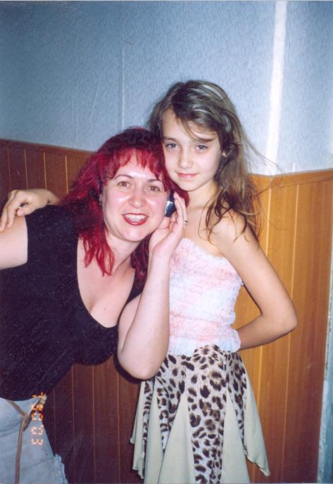 Фото: Дочь атамана Ирина Александровна и внучка Анна,1999г.