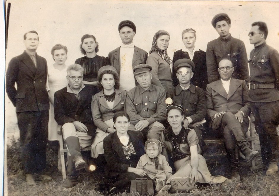 ФОТО: 30 сентября 1947 год, работники Константиновского райфо