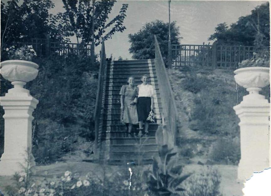 Фото: Лестница к Дебаркадеру, 27 июля 1954 года.