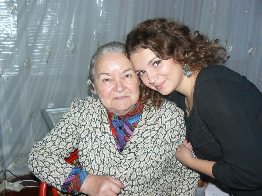 Фото: Рыбникова Валентина Пантелеевна - с внучкой Настей