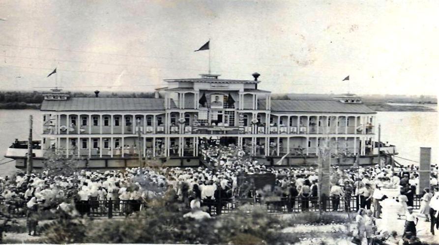 Митинг по случаю открытия Волго-Донского канала в р.п. Константиновский,1952 г июнь.