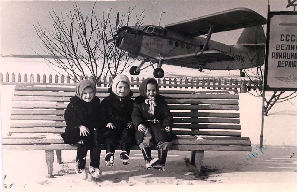 Фото: СССР – великая авиационная держава. Дети работников аэропорта.