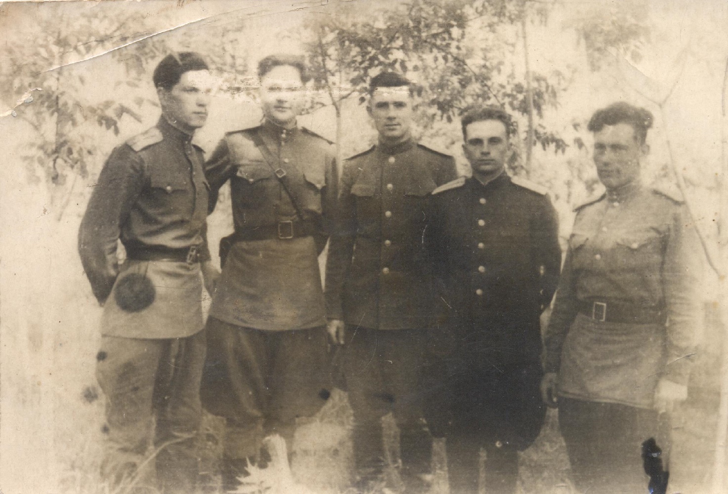 Фото: в центре Павлов Алексей Степанович с боевыми товарищами.
